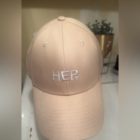 Burberry   Cap - Picture 1 of 5